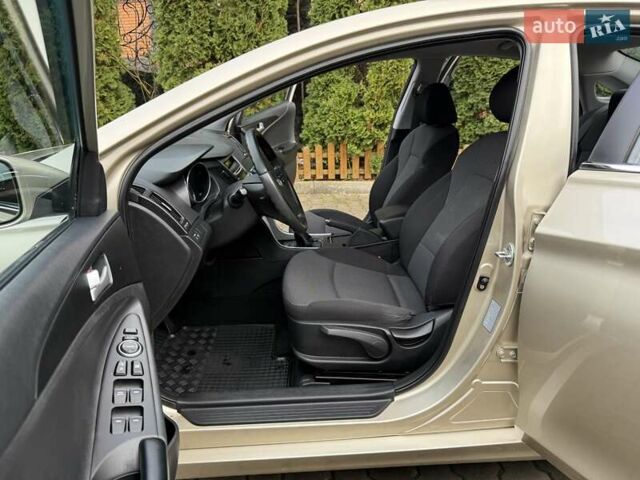 Бежевий Хендай Соната, об'ємом двигуна 2 л та пробігом 69 тис. км за 10750 $, фото 42 на Automoto.ua