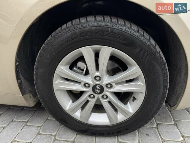 Бежевый Хендай Соната, объемом двигателя 2 л и пробегом 69 тыс. км за 10500 $, фото 17 на Automoto.ua