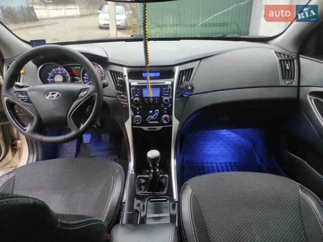 Бежевый Хендай Соната, объемом двигателя 2 л и пробегом 160 тыс. км за 5499 $, фото 24 на Automoto.ua