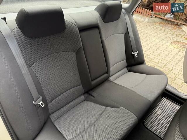 Бежевий Хендай Соната, об'ємом двигуна 2 л та пробігом 69 тис. км за 10750 $, фото 44 на Automoto.ua