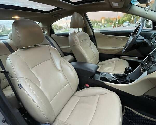 Бежевый Хендай Соната, объемом двигателя 2.36 л и пробегом 142 тыс. км за 8500 $, фото 5 на Automoto.ua