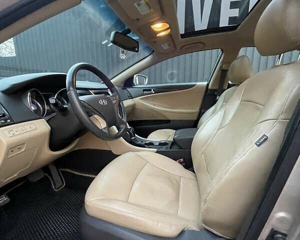 Бежевый Хендай Соната, объемом двигателя 2.36 л и пробегом 142 тыс. км за 8500 $, фото 6 на Automoto.ua