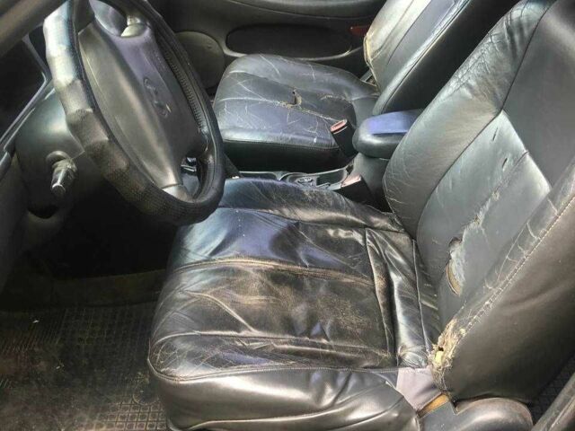 Черный Хендай Соната, объемом двигателя 2 л и пробегом 426 тыс. км за 2000 $, фото 8 на Automoto.ua