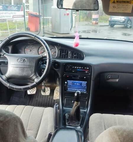 Черный Хендай Соната, объемом двигателя 2 л и пробегом 200 тыс. км за 1450 $, фото 14 на Automoto.ua