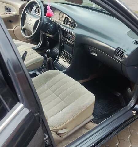 Черный Хендай Соната, объемом двигателя 2 л и пробегом 200 тыс. км за 1450 $, фото 12 на Automoto.ua