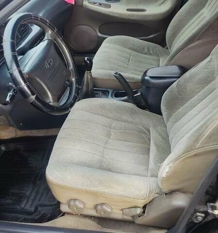 Черный Хендай Соната, объемом двигателя 2 л и пробегом 200 тыс. км за 1450 $, фото 10 на Automoto.ua