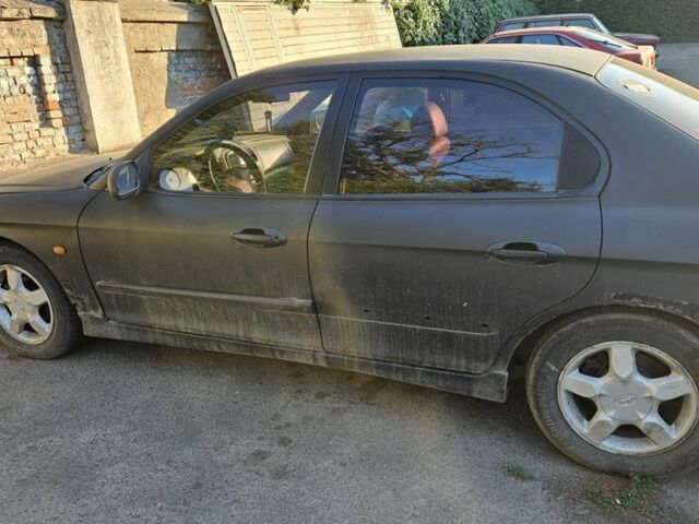 Хендай Соната 2000 у Кривому Розі на Automoto.ua Чорний Хендай Соната, об'ємом двигуна 2.5 л та пробігом 250 тис. км за 1600 $, фото 5 на Automoto.ua