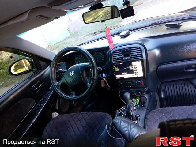 Черный Хендай Соната, объемом двигателя 2 л и пробегом 370 тыс. км за 4300 $, фото 5 на Automoto.ua