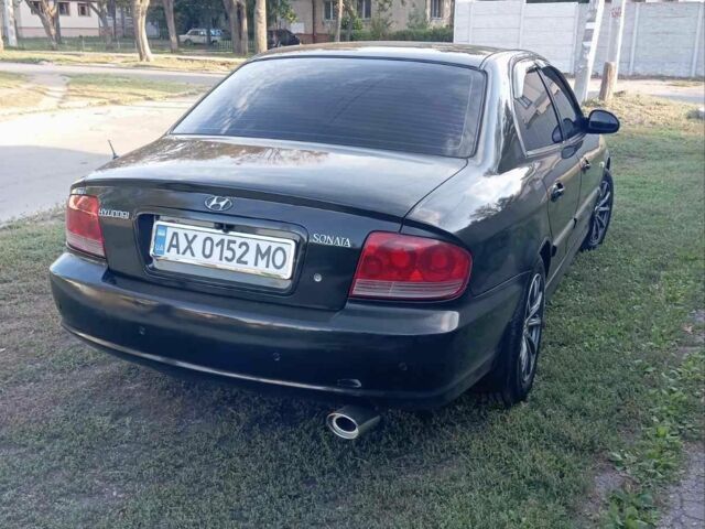 Черный Хендай Соната, объемом двигателя 2 л и пробегом 370 тыс. км за 4300 $, фото 3 на Automoto.ua