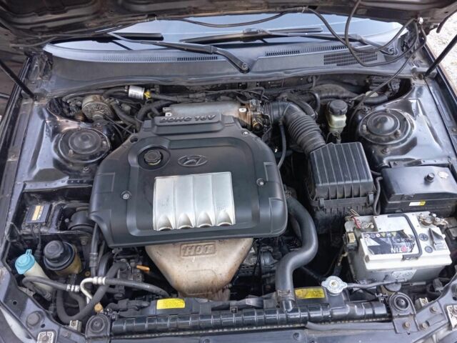 Черный Хендай Соната, объемом двигателя 2 л и пробегом 370 тыс. км за 4300 $, фото 11 на Automoto.ua