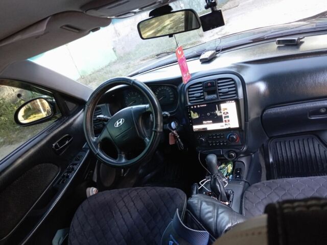 Черный Хендай Соната, объемом двигателя 2 л и пробегом 370 тыс. км за 4300 $, фото 4 на Automoto.ua