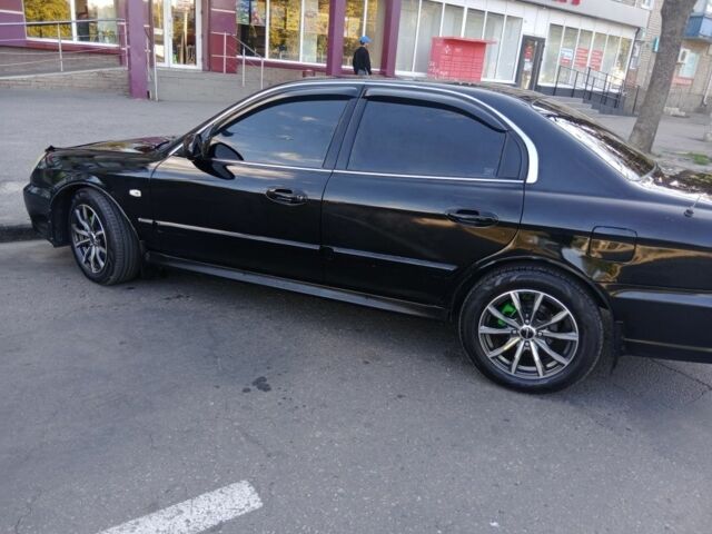 Черный Хендай Соната, объемом двигателя 2 л и пробегом 370 тыс. км за 4300 $, фото 10 на Automoto.ua