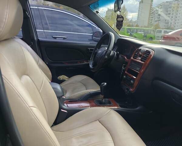 Черный Хендай Соната, объемом двигателя 2 л и пробегом 307 тыс. км за 2850 $, фото 7 на Automoto.ua