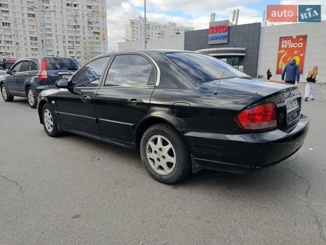 Черный Хендай Соната, объемом двигателя 2 л и пробегом 307 тыс. км за 2850 $, фото 3 на Automoto.ua