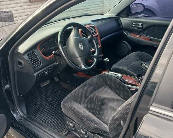 Черный Хендай Соната, объемом двигателя 2 л и пробегом 345 тыс. км за 2900 $, фото 25 на Automoto.ua