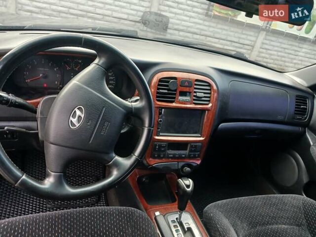 Черный Хендай Соната, объемом двигателя 2 л и пробегом 345 тыс. км за 2900 $, фото 23 на Automoto.ua