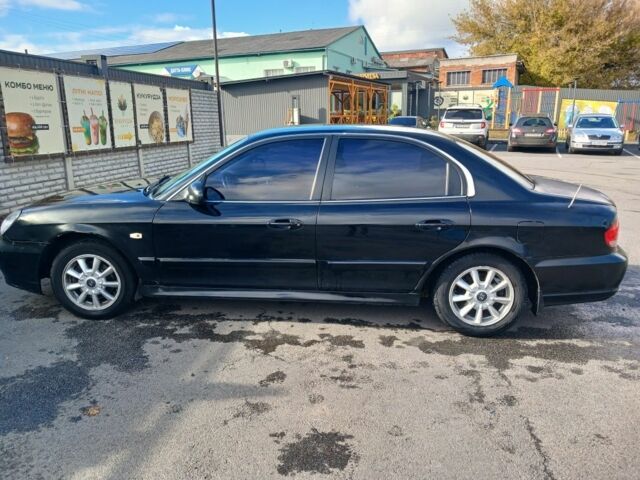 Черный Хендай Соната, объемом двигателя 2 л и пробегом 346 тыс. км за 3000 $, фото 1 на Automoto.ua