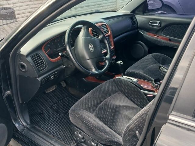 Черный Хендай Соната, объемом двигателя 2 л и пробегом 346 тыс. км за 3000 $, фото 6 на Automoto.ua