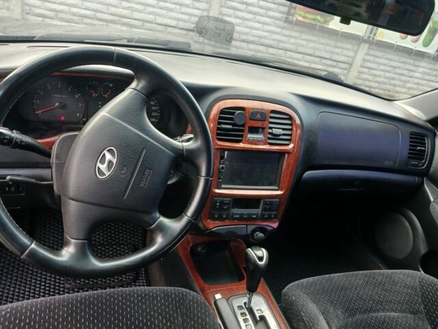 Черный Хендай Соната, объемом двигателя 2 л и пробегом 346 тыс. км за 3000 $, фото 5 на Automoto.ua