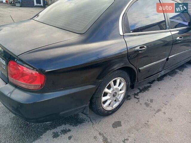 Черный Хендай Соната, объемом двигателя 2 л и пробегом 345 тыс. км за 2900 $, фото 4 на Automoto.ua