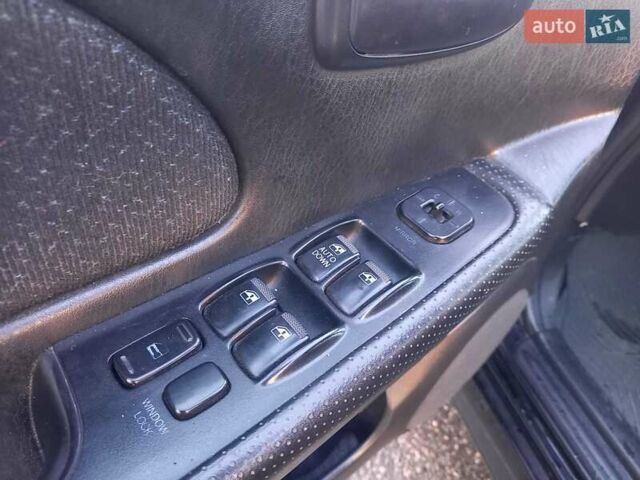 Черный Хендай Соната, объемом двигателя 2 л и пробегом 381 тыс. км за 3400 $, фото 26 на Automoto.ua