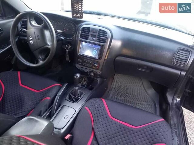 Черный Хендай Соната, объемом двигателя 2 л и пробегом 381 тыс. км за 3400 $, фото 17 на Automoto.ua