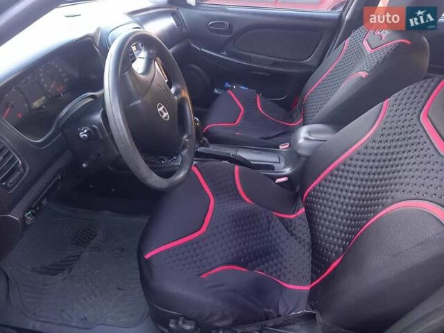 Черный Хендай Соната, объемом двигателя 2 л и пробегом 381 тыс. км за 3400 $, фото 24 на Automoto.ua