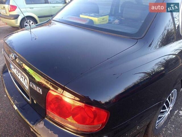 Черный Хендай Соната, объемом двигателя 2 л и пробегом 381 тыс. км за 3400 $, фото 7 на Automoto.ua