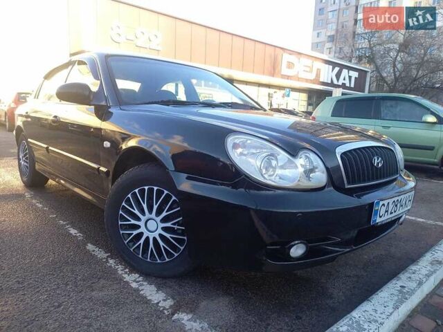 Черный Хендай Соната, объемом двигателя 2 л и пробегом 381 тыс. км за 3400 $, фото 1 на Automoto.ua