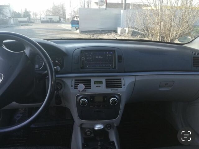 Черный Хендай Соната, объемом двигателя 2.4 л и пробегом 220 тыс. км за 4999 $, фото 2 на Automoto.ua