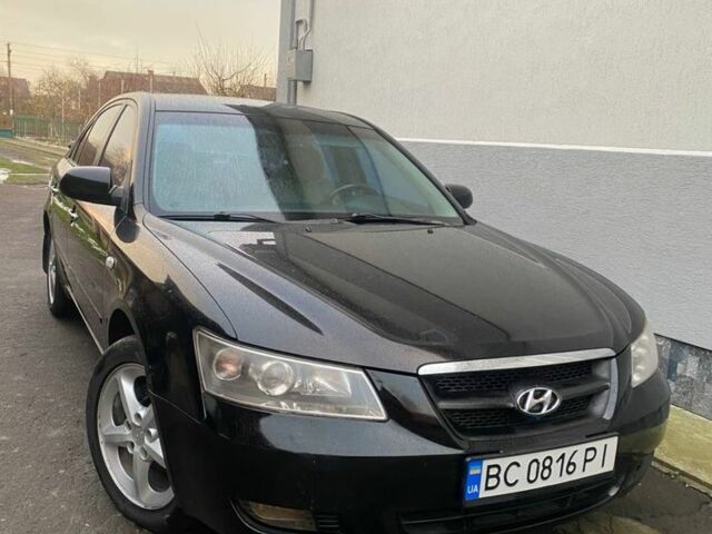 Чорний Хендай Соната, об'ємом двигуна 2.4 л та пробігом 260 тис. км за 4400 $, фото 2 на Automoto.ua