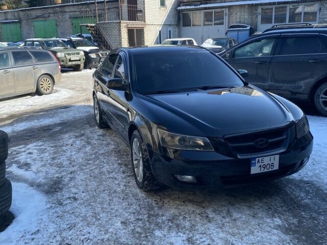 Черный Хендай Соната, объемом двигателя 2.4 л и пробегом 777 тыс. км за 5300 $, фото 8 на Automoto.ua