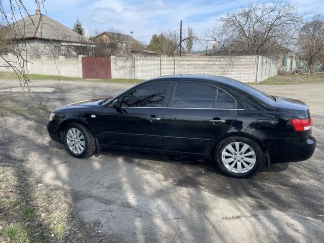 Черный Хендай Соната, объемом двигателя 2.4 л и пробегом 220 тыс. км за 4999 $, фото 1 на Automoto.ua