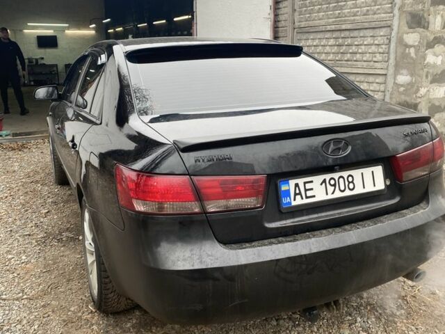Черный Хендай Соната, объемом двигателя 2.4 л и пробегом 777 тыс. км за 5300 $, фото 7 на Automoto.ua