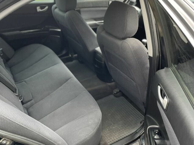 Чорний Хендай Соната, об'ємом двигуна 2 л та пробігом 280 тис. км за 5200 $, фото 10 на Automoto.ua