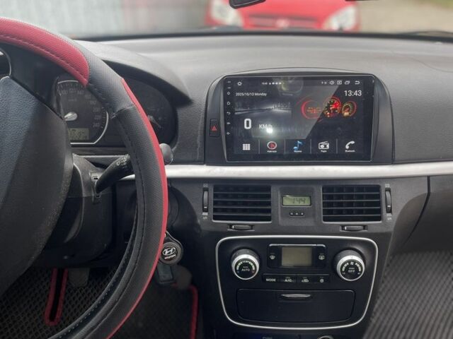 Чорний Хендай Соната, об'ємом двигуна 2 л та пробігом 280 тис. км за 5200 $, фото 21 на Automoto.ua