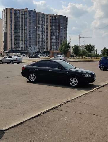 Хендай Соната 2006 у Ужгороді на Automoto.ua Чорний Хендай Соната, об'ємом двигуна 2.4 л та пробігом 290 тис. км за 7400 $, фото 7 на Automoto.ua