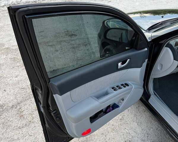 Чорний Хендай Соната, об'ємом двигуна 2.4 л та пробігом 217 тис. км за 5400 $, фото 8 на Automoto.ua