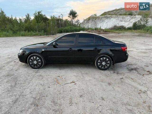 Чорний Хендай Соната, об'ємом двигуна 2.4 л та пробігом 217 тис. км за 5400 $, фото 7 на Automoto.ua