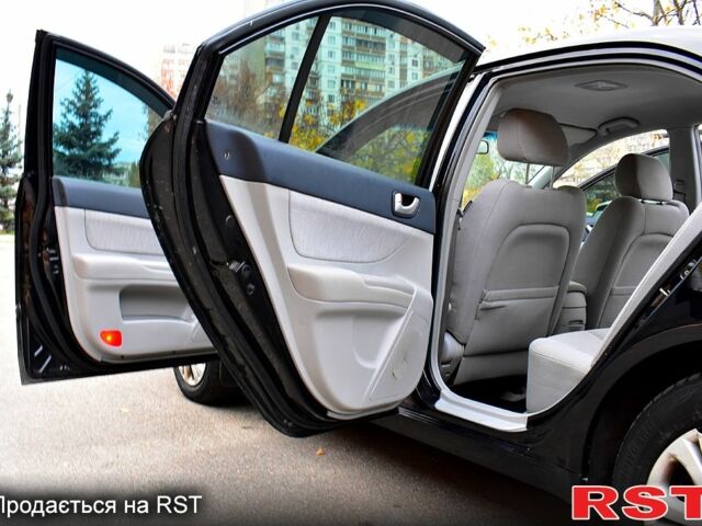 Хендай Соната 2006 у Києві на Automoto.ua Чорний Хендай Соната, об'ємом двигуна 2 л та пробігом 212 тис. км за 4800 $, фото 12 на Automoto.ua