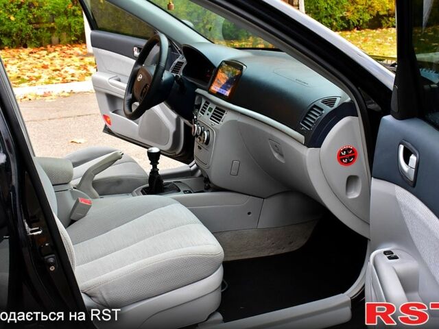 Хендай Соната 2006 у Києві на Automoto.ua Чорний Хендай Соната, об'ємом двигуна 2 л та пробігом 212 тис. км за 4800 $, фото 6 на Automoto.ua