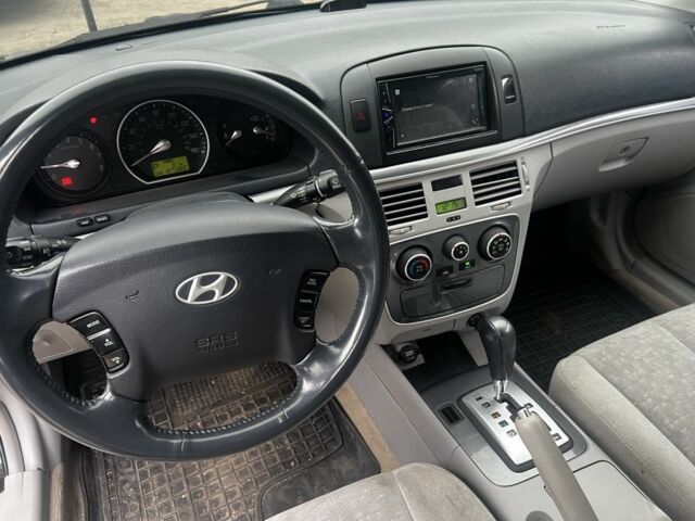 Чорний Хендай Соната, об'ємом двигуна 3.3 л та пробігом 157 тис. км за 4999 $, фото 5 на Automoto.ua