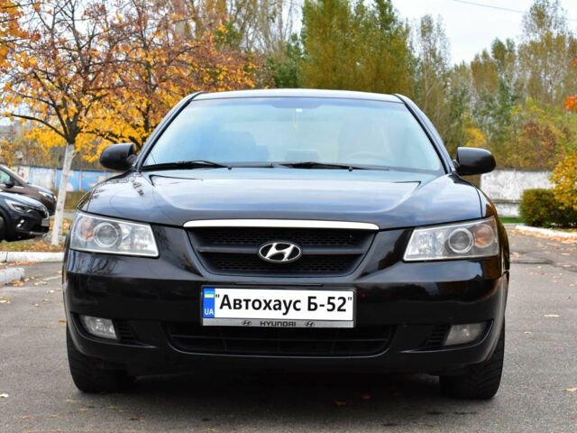 Черный Хендай Соната, объемом двигателя 2 л и пробегом 212 тыс. км за 4800 $, фото 2 на Automoto.ua