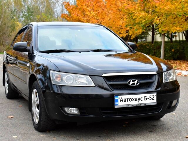 Черный Хендай Соната, объемом двигателя 2 л и пробегом 212 тыс. км за 4800 $, фото 3 на Automoto.ua