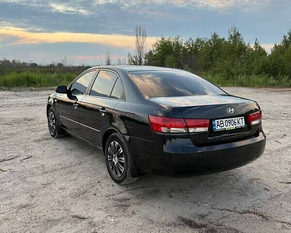 Чорний Хендай Соната, об'ємом двигуна 2.4 л та пробігом 217 тис. км за 5400 $, фото 6 на Automoto.ua