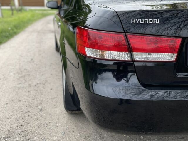 Чорний Хендай Соната, об'ємом двигуна 2 л та пробігом 280 тис. км за 5200 $, фото 5 на Automoto.ua