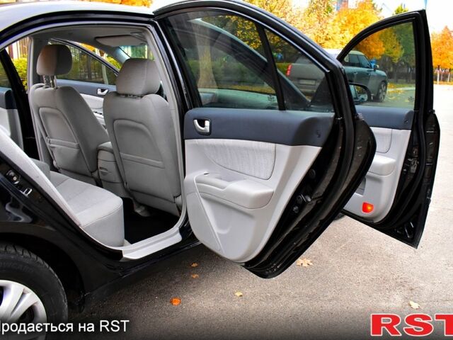 Хендай Соната 2006 у Києві на Automoto.ua Чорний Хендай Соната, об'ємом двигуна 2 л та пробігом 212 тис. км за 4800 $, фото 11 на Automoto.ua