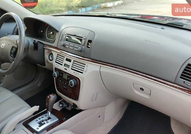 Хендай Соната 2006 у Буче на Automoto.ua Чорний Хендай Соната, об'ємом двигуна 3.34 л та пробігом 215 тис. км за 5999 $, фото 17 на Automoto.ua