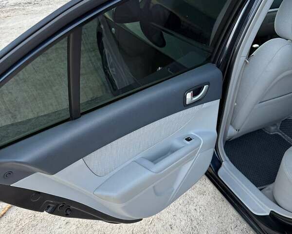 Чорний Хендай Соната, об'ємом двигуна 2.4 л та пробігом 217 тис. км за 5400 $, фото 16 на Automoto.ua