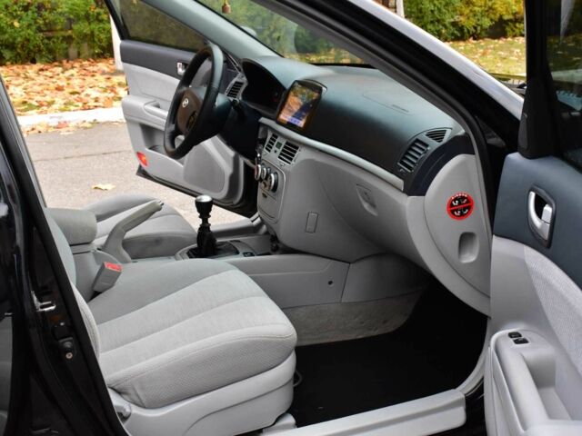 Черный Хендай Соната, объемом двигателя 2 л и пробегом 212 тыс. км за 4800 $, фото 9 на Automoto.ua